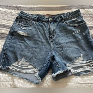 Judy Blue distressed magic denim shorts size XL